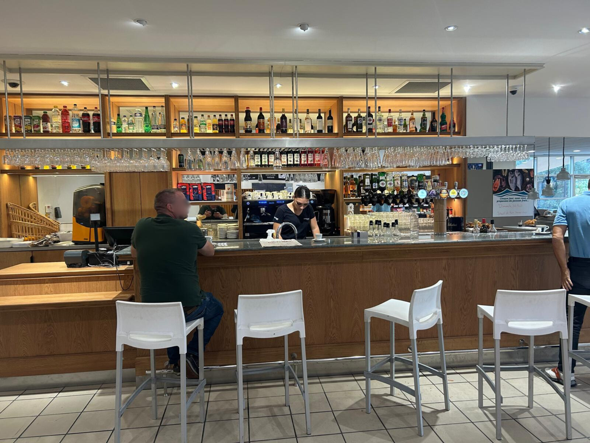 Bar-restaurant l'Etape service continu zone Via Europa Ouest proche Béziers Vendres