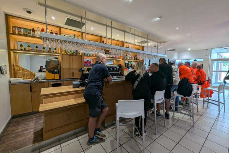 L’Etape : bien plus qu’un restaurant, un bar convivial pour vos pauses