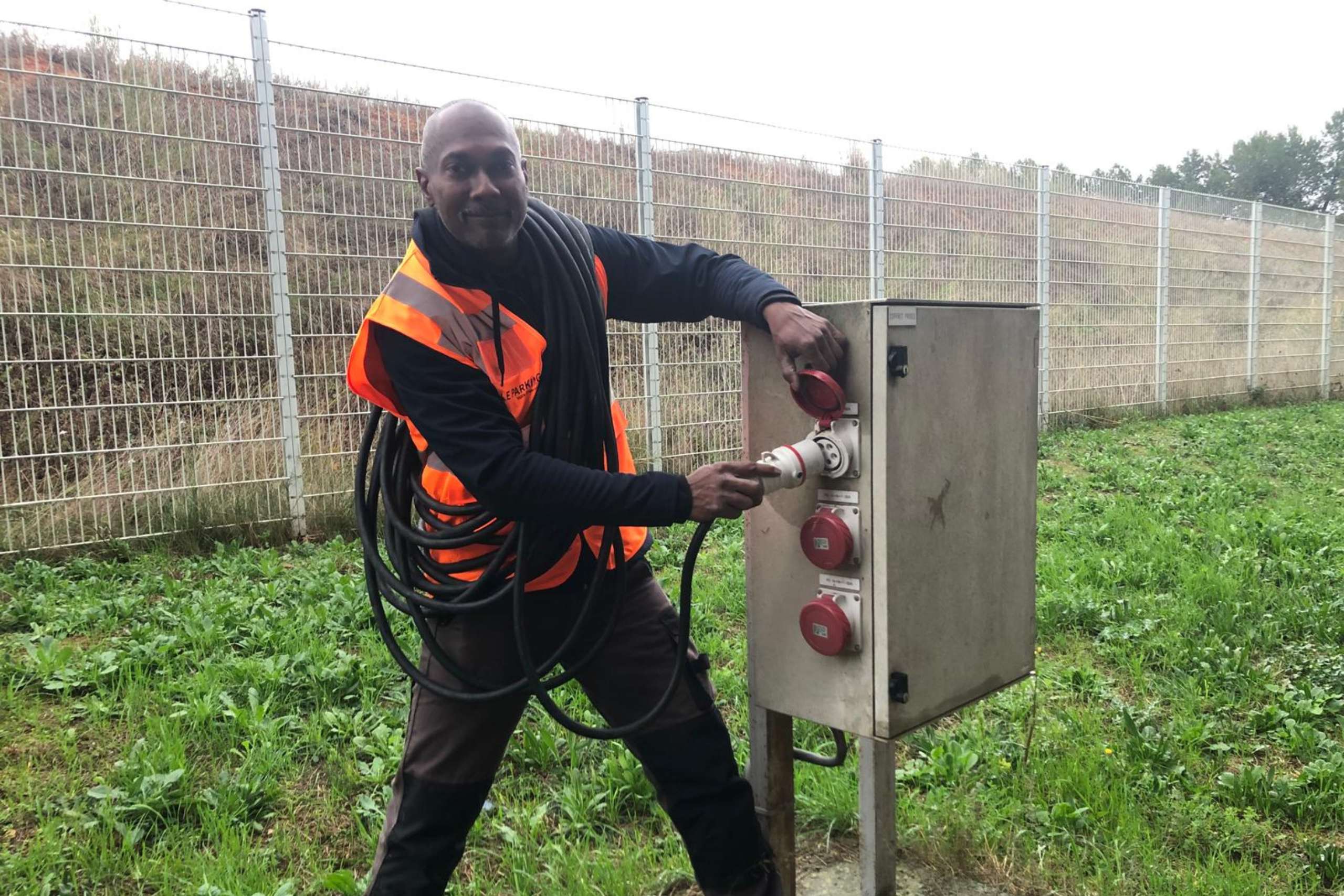 Camions frigorifiques parking poids lourds gardienné et sécurisé Truck Étape Béziers Vendres