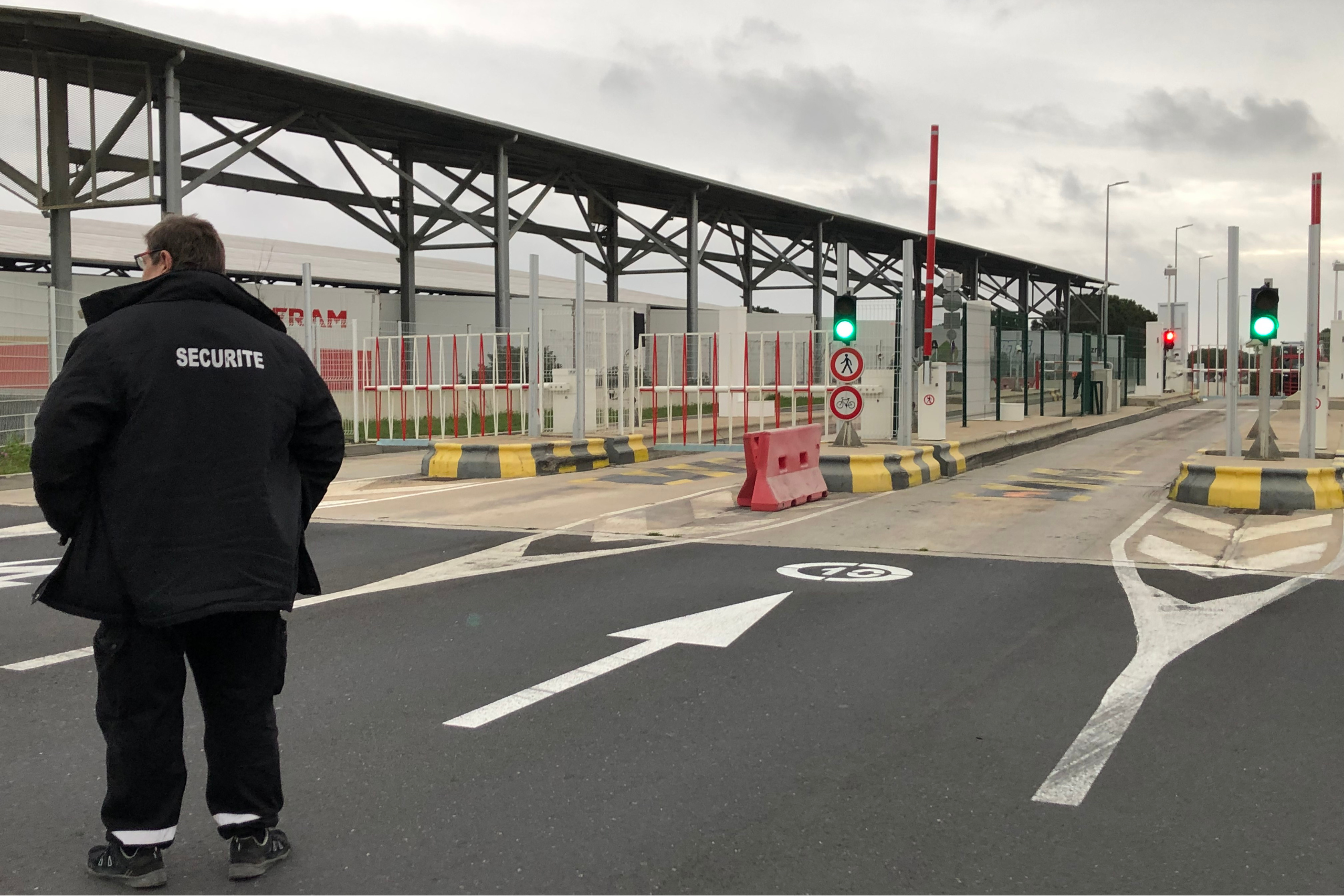 Complexe routier poids lourds gardienné et sécurisé Truck Étape Béziers Vendres
